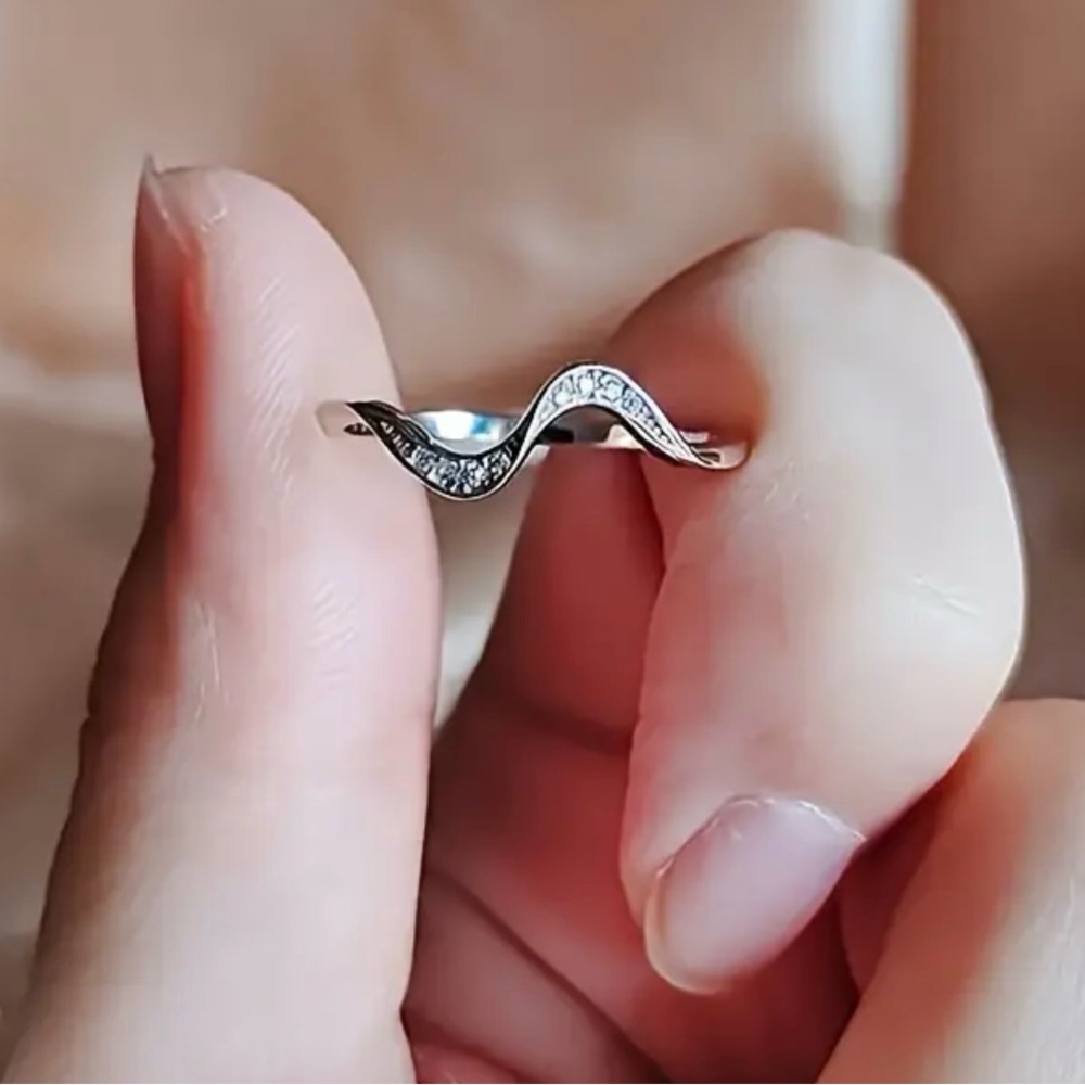 Wave Ring - Picture 4 of 4